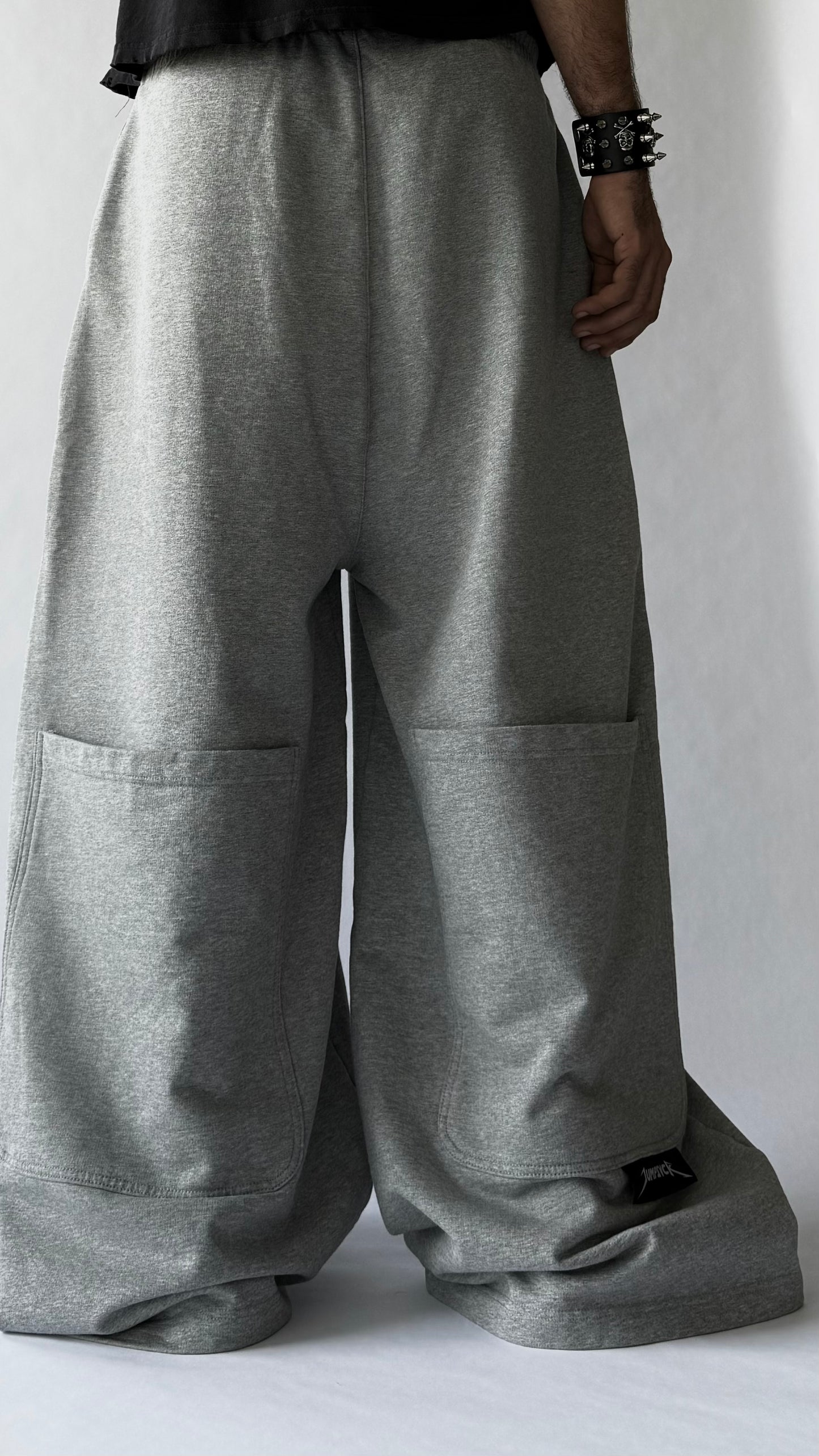 BIG POCKET SWEATPANTS - GREY