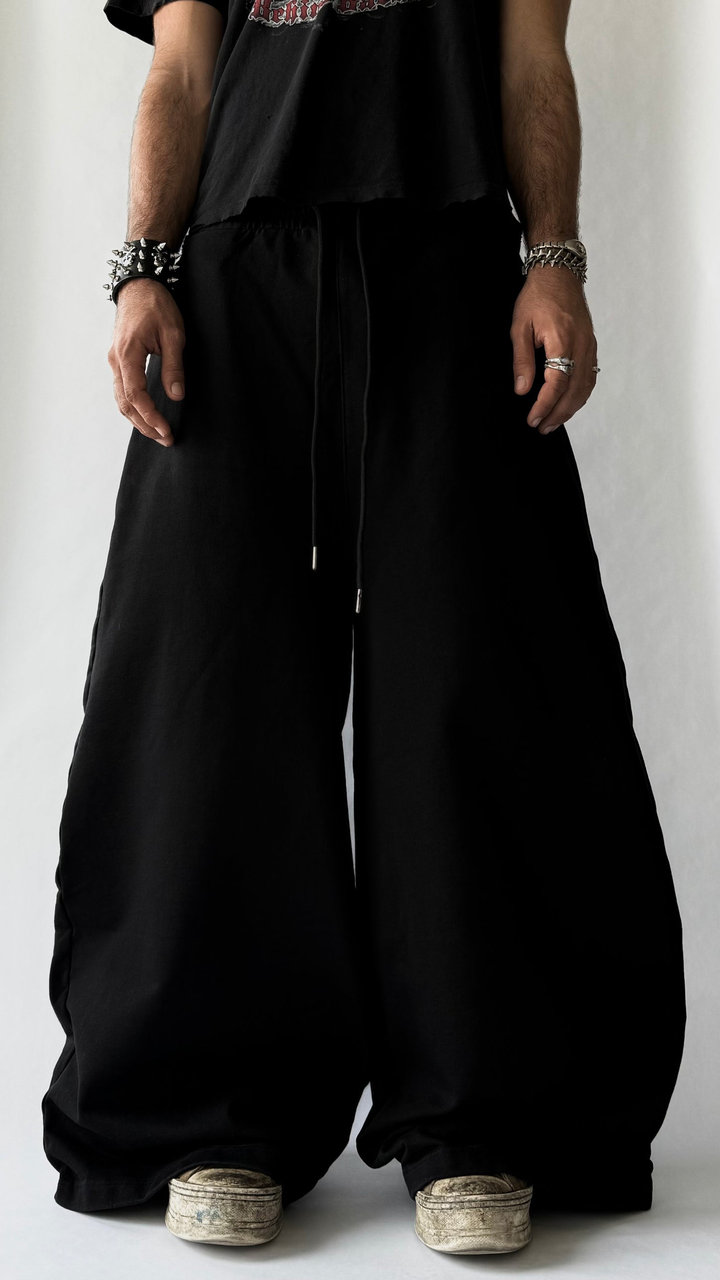 BIG POCKET SWEATPANTS - BLACK