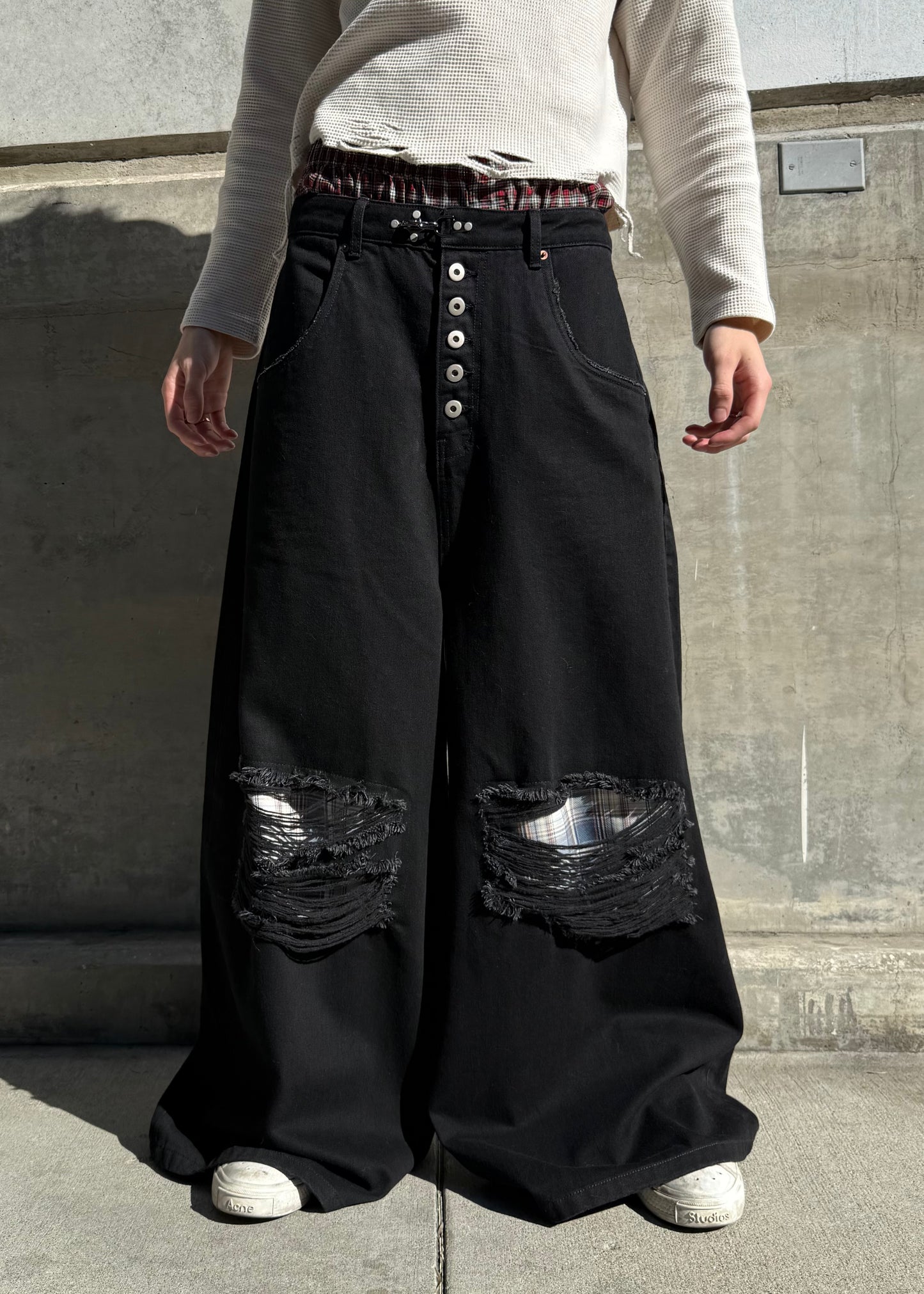 DISTRESSED "CLASP" JEANS