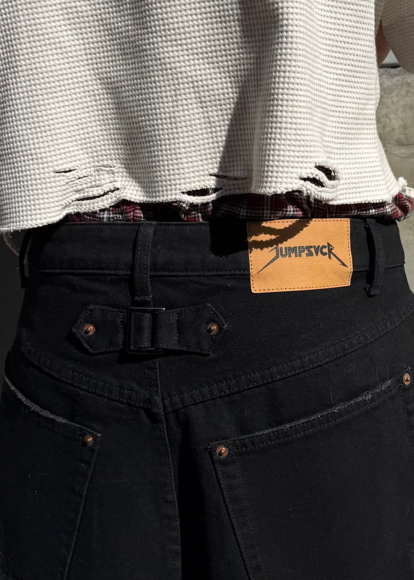 DISTRESSED "CLASP" JEANS