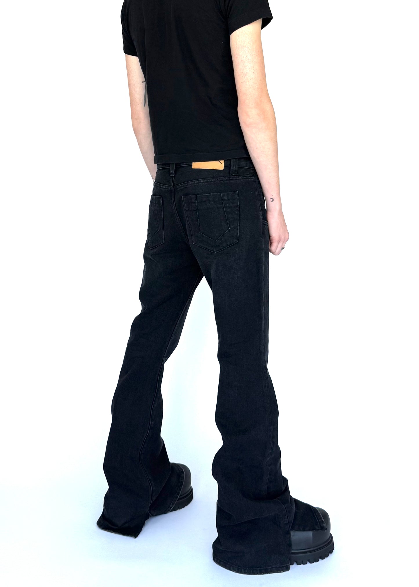PITCH BLACK METAL FLARES
